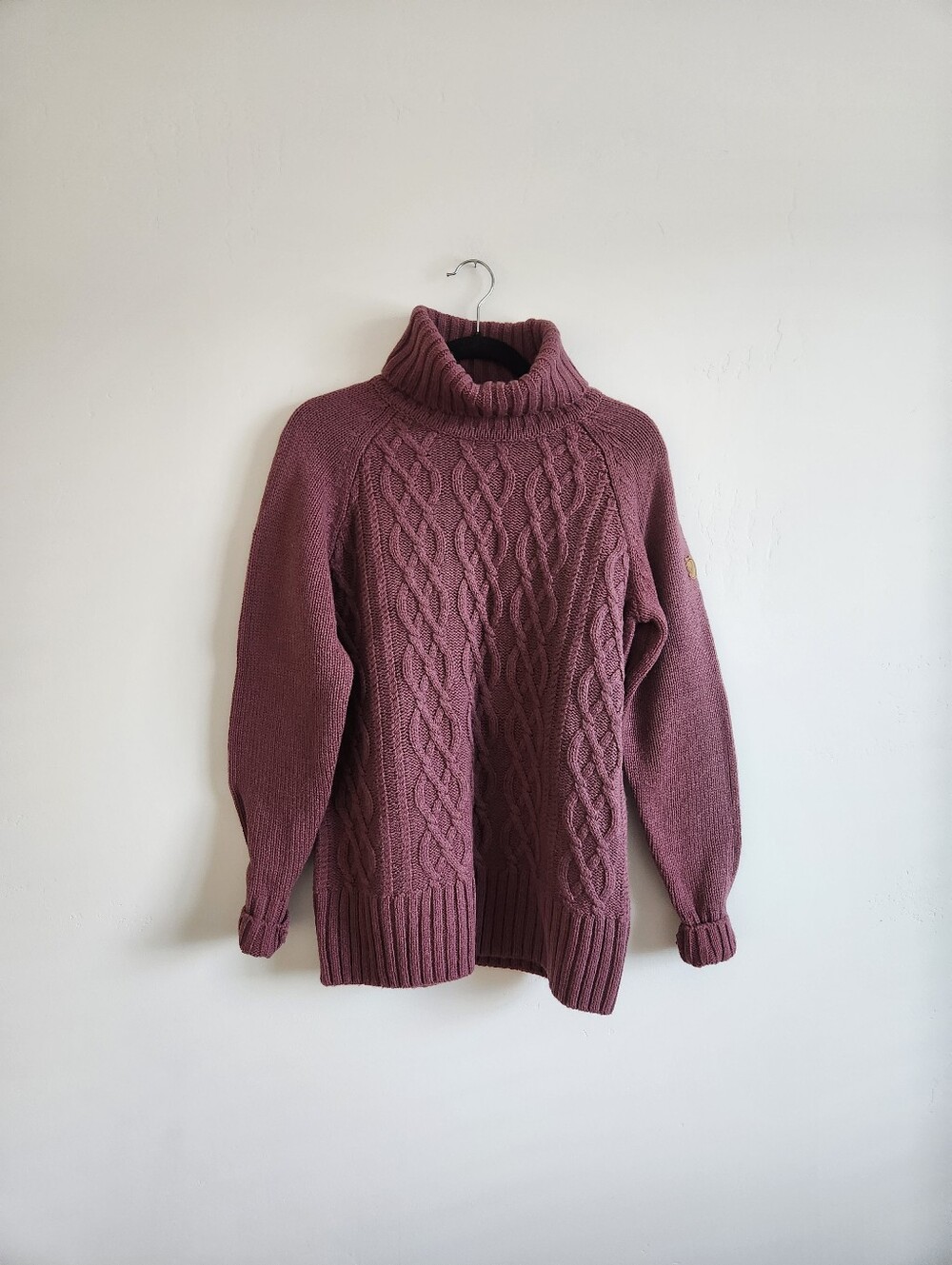 NWT Fjall Raven Ovik Cable Knit Roller Neck Sweater Size Medium In Mesa Purple
